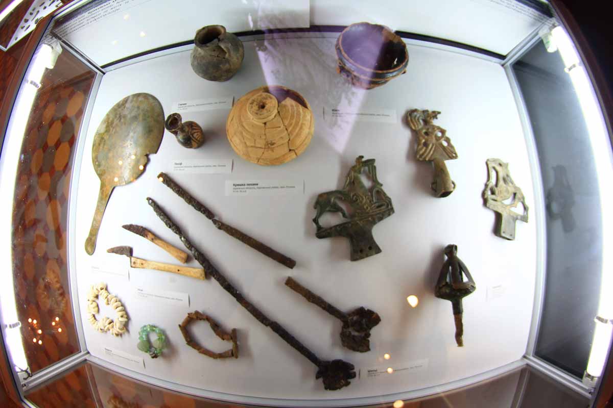 Археологічні артефакти в експозиції Харківського історичного музею
